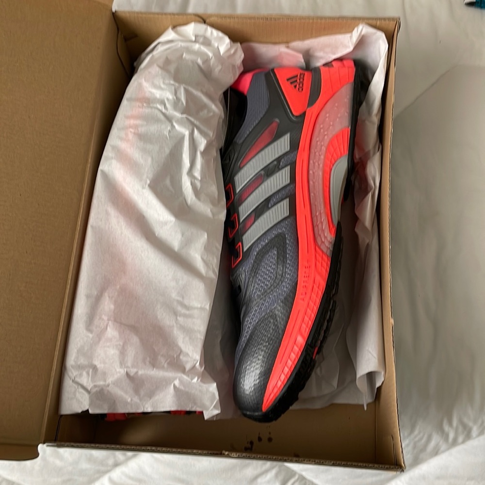 Brands new adidas Mens running shoe